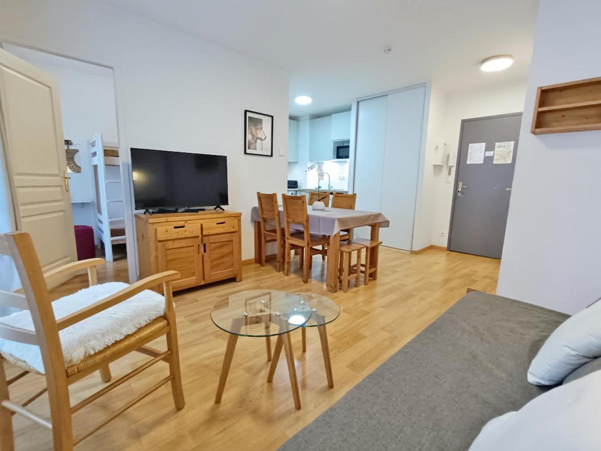 L'Eterlou, T3, Centre Luchon, Wifi, Casier A Skis, Ascenseur, 6 Personnes Bagneres-de-Luchon Exterior photo