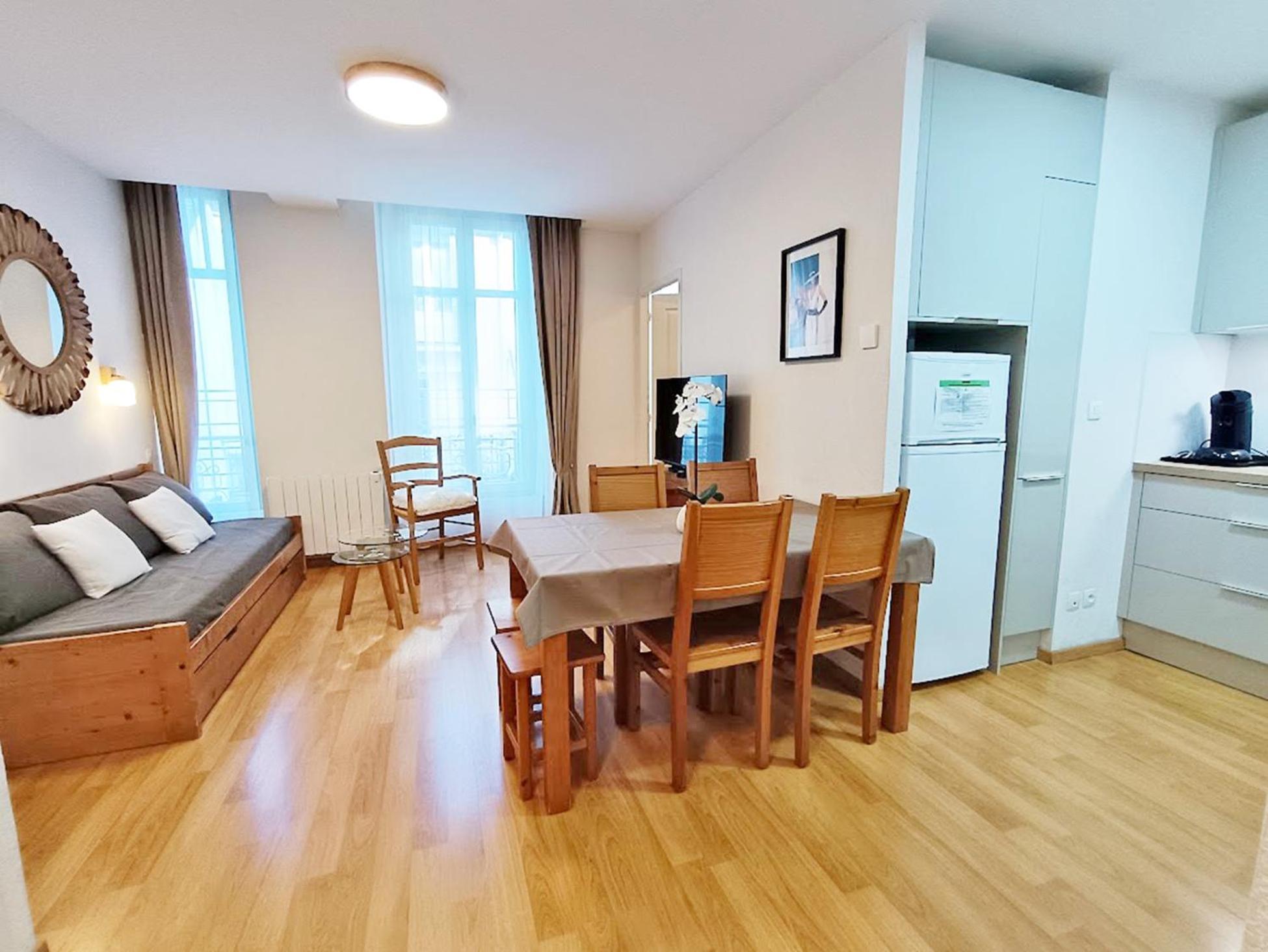 L'Eterlou, T3, Centre Luchon, Wifi, Casier A Skis, Ascenseur, 6 Personnes Bagneres-de-Luchon Exterior photo